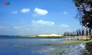 Bàu Trắng Phan Thiết- điểm đến hấp dẫn hơn Mũi Né