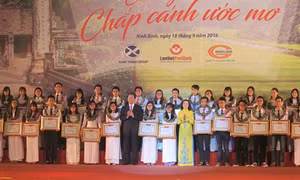 Chủ tịch nước Trần Đại Quang dự Lễ trao thưởng Quỹ khuyến học, khuyến tài Đinh Bộ Lĩnh năm 2016