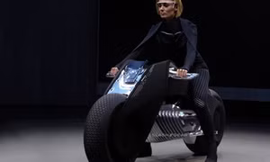 Hãng BMW “trình làng” xe môtô tự cân bằng động