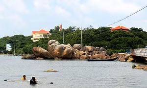 Hòn Đá Bạc - Điểm đến thú vị ở Cà Mau