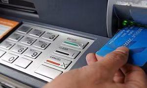 Từ 28/11, khách hàng sẽ được bồi hoàn nếu mất tiền trong tài khoản không do lỗi của mình