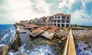 Xâm thực biển tấn công Cửa Đại