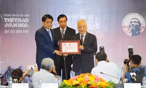Giải thưởng Bùi Xuân Phái - Vì Tình yêu Hà Nội 2016 : Nghệ sỹ nhiếp ảnh 98 tuổi giành Giải thưởng Lớn