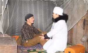 Tấm lòng người thầy thuốc 20 năm “bám bản”
