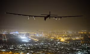 Máy bay năng lượng mặt trời Solar Impulse 2 hoàn thành chuyến bay vòng quanh thế giới