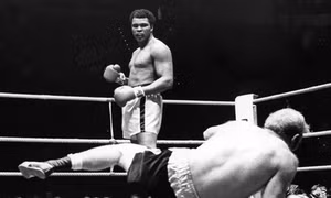 Võ sĩ quyền Anh huyền thoại Mỹ Muhammad Ali qua đời
