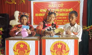Không khí ngày bầu cử nơi cực Tây của Tổ quốc