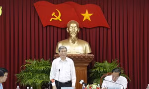 Đồng chí Đinh Thế Huynh làm việc với Thành ủy Cần Thơ