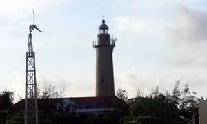 Ngọn hải đăng trên đảo Song Tử Tây