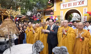 Chủ tịch nước Trần Đại Quang dự lễ chào mừng Đại lễ Phật đản 2016