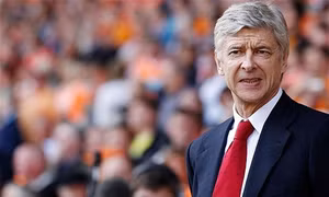 HLV Wenger tuyên bố vẫn ở lại Arsenal