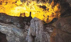 Thạch nhũ kỳ ảo ở động Ngườm Ngao