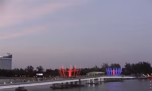Lấy ý kiến người dân về việc gắn “khóa tình yêu” trên cầu đi bộ tại bến Ninh Kiều (Cần Thơ)