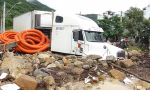 Khánh Hòa: Vỡ kênh thoát lũ, nhiều nhà dân bị ngập