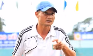 HLV Ngô Quang Trường bị cấm chỉ đạo 2 trận
