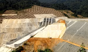 Vỡ đập nhánh thủy điện Sông Bung 2, hai công nhân bị nước cuốn trôi