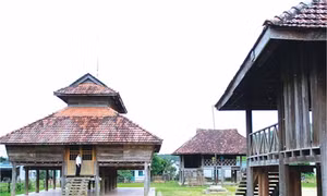 Thăm người Brâu ở làng Đak Mế