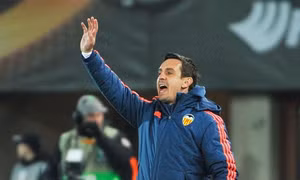 Valencia sa thải HLV Gary Neville
