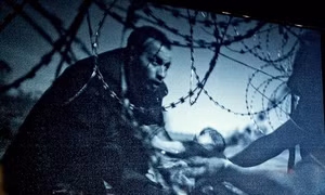 Bức ảnh về người tị nạn của nhiếp ảnh gia Warren Richardson giành giải thưởng World Press Photo 2016