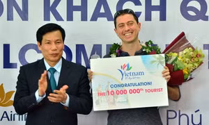 Việt Nam đón vị khách quốc tế thứ 10 triệu trong năm 2016