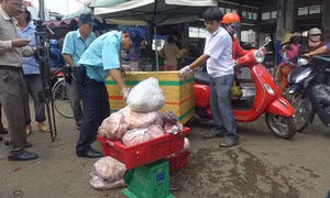 Bình Phước phát hiện kho chứa thịt thối tại chợ Đồng Xoài