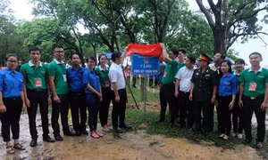 Hà Nội: 100 thủ khoa xuất sắc dâng hương báo công Chủ tịch Hồ Chí Minh