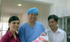 Bệnh viện Trung ương Huế: Lần đầu tiên bé gái ra đời nhờ phương pháp mang thai hộ