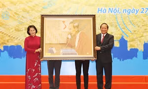 Chủ tịch Quốc hội Nguyễn Thị Kim Ngân dự Lễ kỷ niệm 71 năm Ngày truyền thống ngành Thông tin và Truyền thông