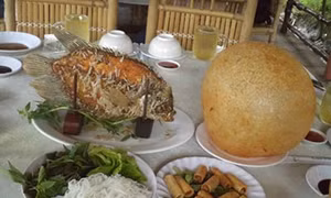 Về cù lao thưởng thức xôi chiên phồng dùng với cá tai tượng chiên xù