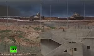 Xe tăng Thổ Nhĩ Kỳ ồ ạt áp sát biên giới Syria