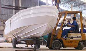 Tiền Giang sản xuất thành công tàu cao tốc chống chìm