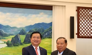 Bí thư Thành ủy thành phố Hồ Chí Minh Đinh La Thăng thăm và làm việc tại Lào