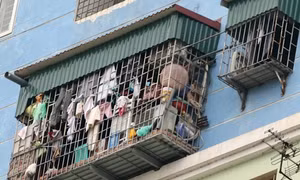 Hiểm họa từ việc cơi nới ban công thành "chuồng cọp"