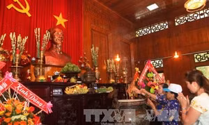 Tháng 5 về thăm quê Bác