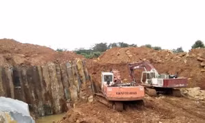 Ngang nhiên khai thác đá trái phép ở thị xã Gia Nghĩa (Đắk Nông)