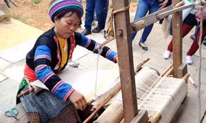 Nghề se lanh dệt vải của đồng bào Mông ở Sa Pa