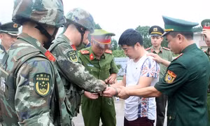 Quảng Ninh: Bắt, trao trả đối tượng truy nã cho Công an Trung Quốc