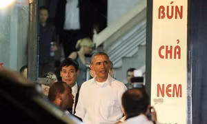 Tổng thống Hoa Kỳ Barack Obama thưởng thức món bún chả Hà Nội