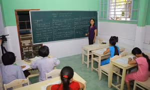 Tấm lòng cô giáo với trẻ mồ côi