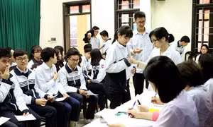 Hà Nội: Chiến dịch Tiêm vắc xin Sởi - Rubella miễn phí cho học sinh THPT