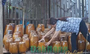 Đồng bào Mạ ở xã Đắk Nia giữ nghề làm rượu cần truyền thống