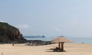Những bãi biển tuyệt đẹp ở xứ "Hoa vàng trên cỏ xanh"
