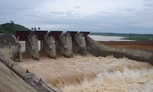 Đập tràn xả lũ Nam Thạch Hãn bị xói lở nghiêm trọng