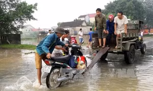 Cứu trợ khẩn cấp 4 tỉnh miền Trung bị thiệt hại nghiệm trọng bởi mưa lũ