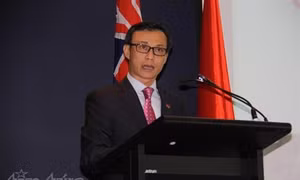 Đại sứ Việt Nam tại Australia trả lời vụ du học sinh bị lừa vé máy bay giả