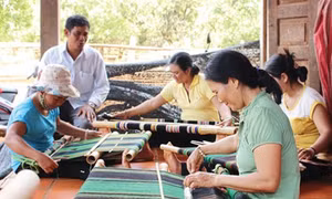 Trưởng Bon học Bác để xây dựng quê hương giàu đẹp