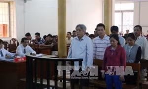 Xét xử vụ án buôn lậu đường từ Campuchia về Việt Nam