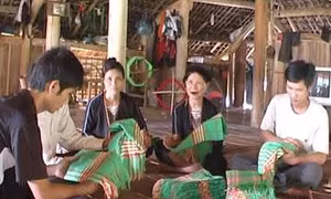 Tuyên Quang: Giữ gìn và phát triển nghề dệt thổ cẩm