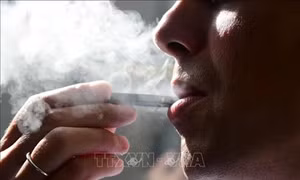Báo cáo đầu tiên về chứng bệnh phổi bí hiểm liên quan thuốc lá điện tử tại Mỹ