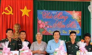 Mang không khí Tết cổ truyền ấm áp đến với mọi người, mọi nhà